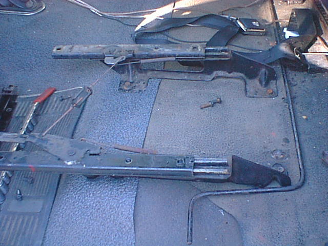 here is the drivers side brackets after i bolted them in.
