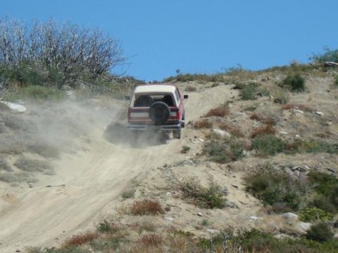 1990 Ford Bronco - Me climbin' hill