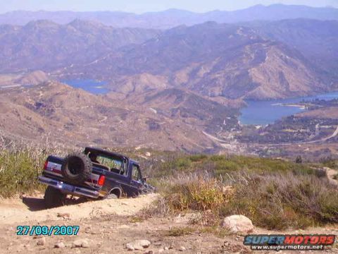 1990 Ford Bronco - Cleghorn trail descenting, looking over silverwood lake. Chris in pic