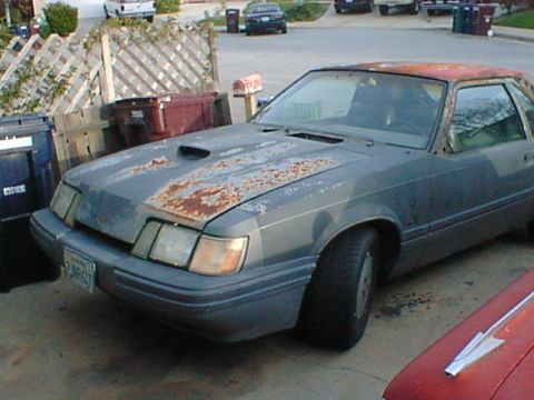 1986 Ford Mustang - another angle and ugly paint!