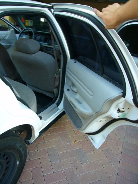 2001 Ford Crown Victoria photo