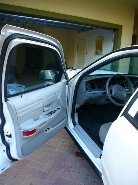 2001 Ford Crown Victoria photo