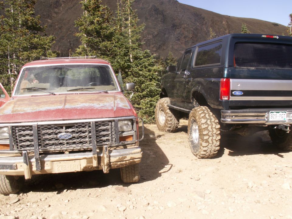 1986 Ford Bronco front view, red, muddy