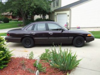 1992 Ford Crown Victoria - This 1992 Ford Crown Victoria is parked in a driveway next to a house.
