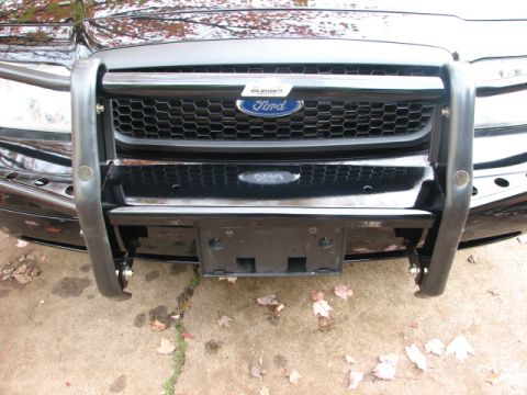 2000 Ford Crown Victoria - Front view of a 2000 Ford Crown Victoria equipped with a push bar.