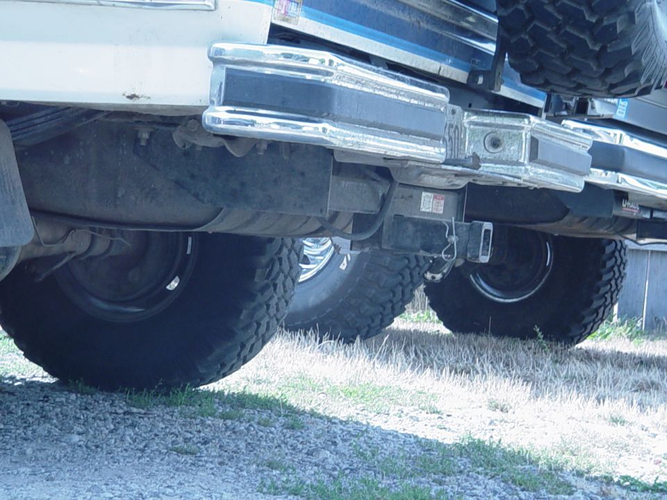 1985 Ford Bronco rear bumper with trailer hitch and large tires