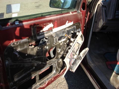 1983 Ford Bronco - I removed the inner door panel and set it aside.