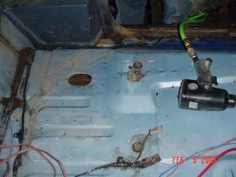 1985 Ford Bronco - Left side body mount bolt access.
