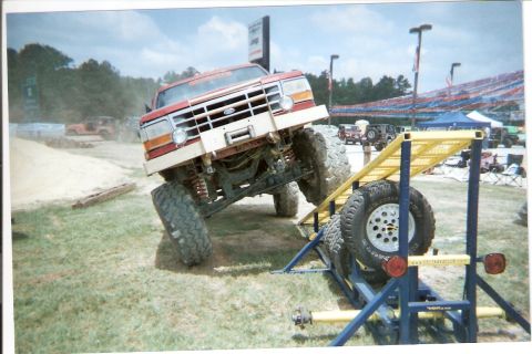 1995 Ford Bronco - This lifted 1995 Ford Bronco navigates an offroad obstacle course at an expo.