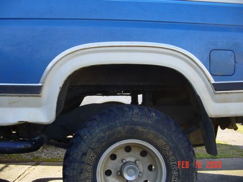 1985 Ford Bronco - Nice gap, LOL