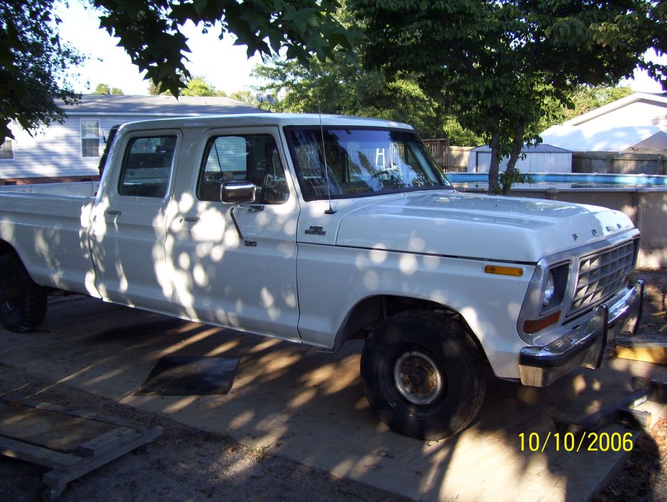 White 1978 Ford F-350 crew cab pickup truck, 3q front view