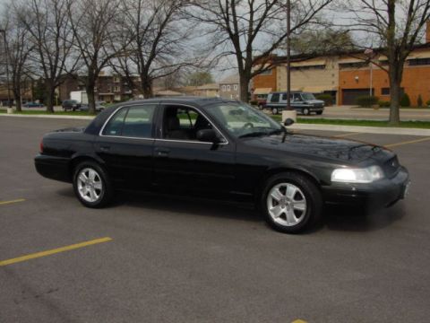 2003 Ford Crown Victoria - This black 2003 Ford Crown Victoria is equipped with LX Sport 5-spoke rims.