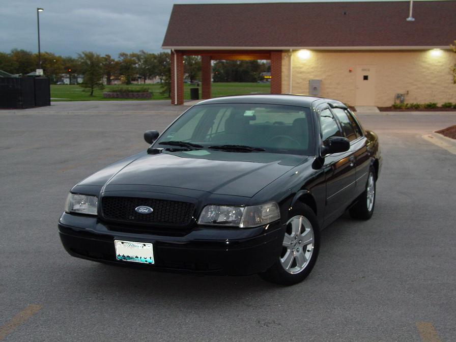 Black 2003 Ford Crown Victoria, 3q front view