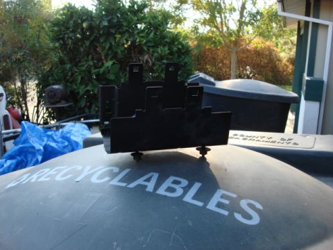 1983 Ford Bronco - i going to use the stock 1992 aux relay/fuse panel box. here is the stock mount