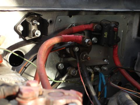 1983 Ford Bronco - i did not want alot of different connectors for an ignition hot power. i used this power take off from a Chevy.