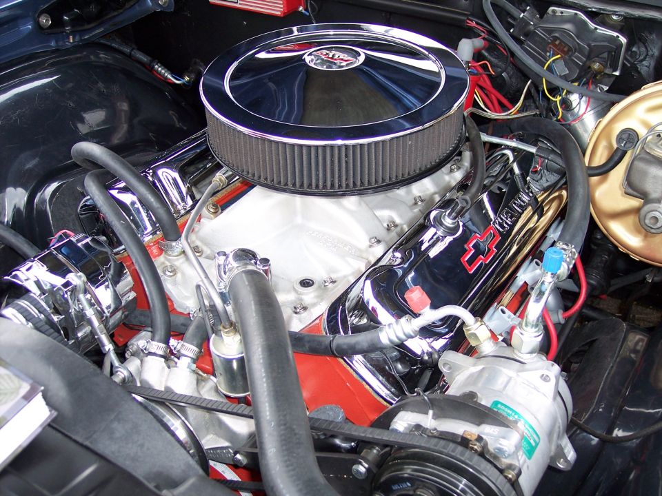 Chrome Chevrolet V8 engine with air filter and air conditioning compressor