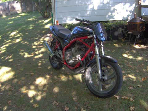 1993 Yamaha Seca II - A 1993 Yamaha Seca II motorcycle is parked outdoors on a grassy lawn.