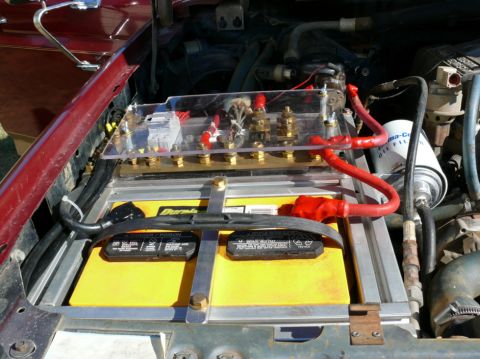 1988 Ford Bronco - Custom wiring setup in the engine bay, dual batteries and a clear fuse block.