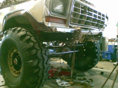 1979 Ford Bronco - Here she sits with the new D60 in place...