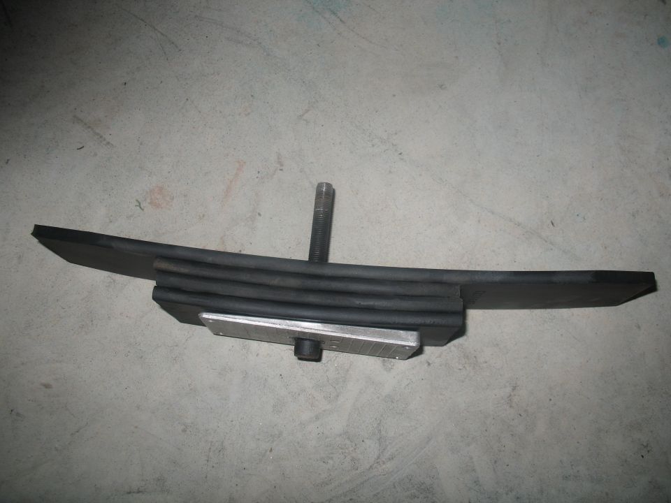 2.5 degree shim plus cut up leafs = 1-1/2" lift
The Rancho kit raises the rear 3" and the front 4". Need an additional 1" in the rear to level out. Had a 1" aluminum block originaly installed with the kit that looked kind of flimsy and there was no way to use the degree shim.