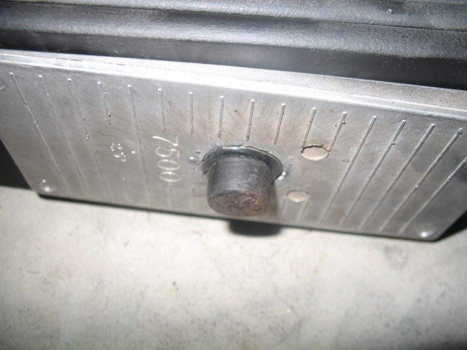 I had to devise a way so that the leaf center bolt would be able to fit into the stock shim