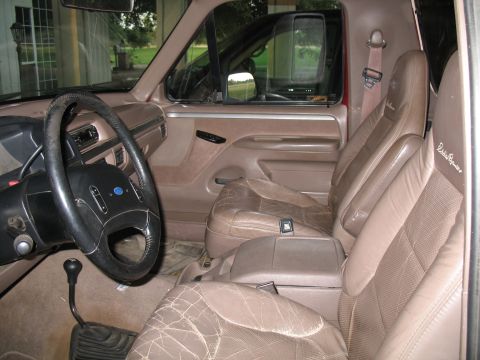 1993 Ford Bronco - The interior 2
