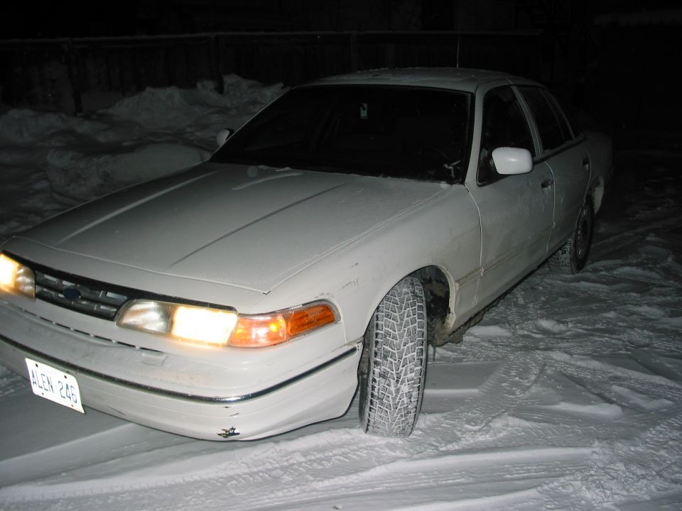 1996 Ford Crown Victoria front 3/4 view in snow