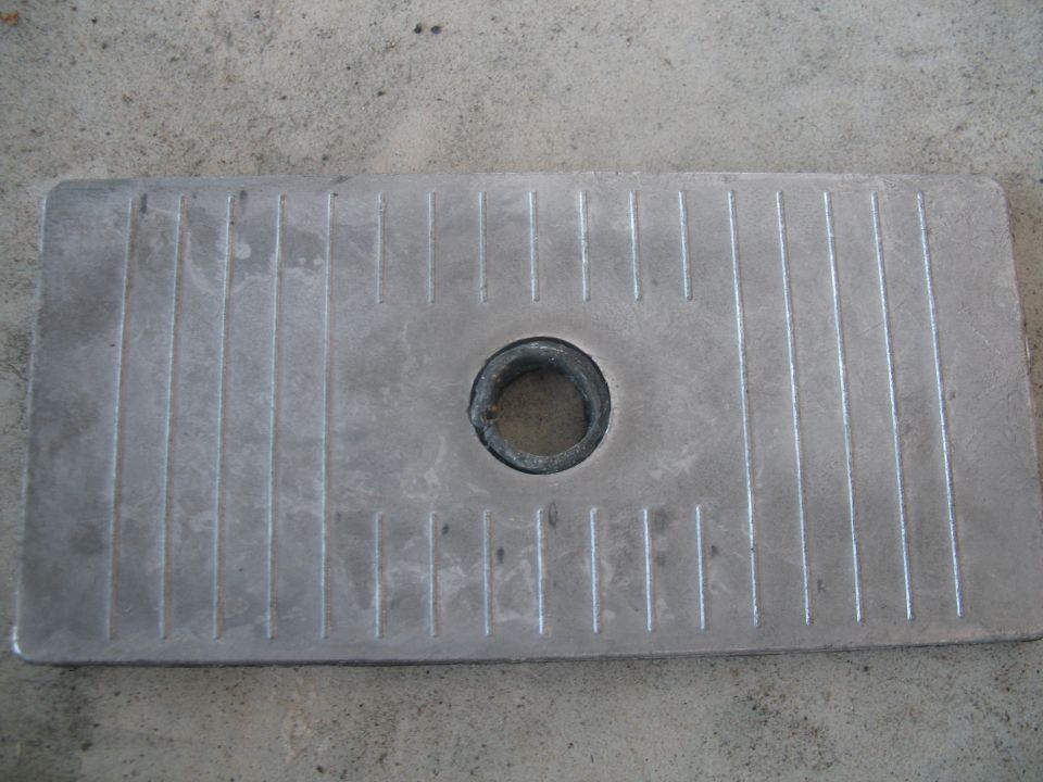 looking from the top, pipe wedge is not welded to aluminum degree shim just wedged in