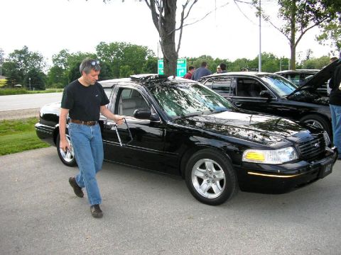 2002 Ford Crown Victoria photo