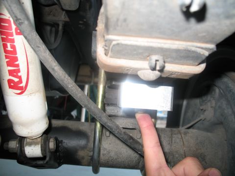 1992 Ford Bronco - leaf spring is much wider than lift block