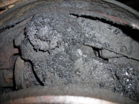 1995 Ford F-250 - This image shows a heavily soiled brake assembly, making year identification impossible.