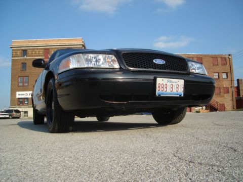 2000 Ford Crown Victoria - Front view of a black 2000 Ford Crown Victoria with an Illinois license plate.