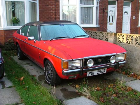 1976 Ford Granada - This 1976 Ford Granada has a black vinyl roof and frost on the windows.