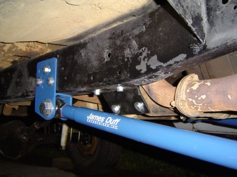 1978 Ford Bronco - Braces installed on the crossmember
