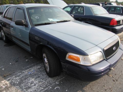 1991 Ford LTD Crown Victoria - Ford Crown Victoria with mismatched paint on the front end, parked outdoors with other vehicles.