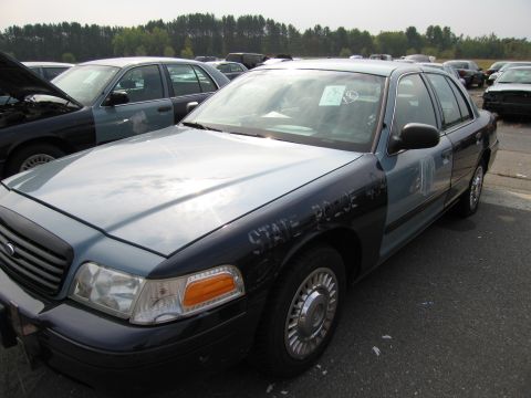1991 Ford LTD Crown Victoria - This police car appears to be a 1992 model, not a 1991 as claimed, based on its body style.