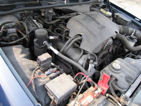 1991 Ford LTD Crown Victoria - The engine bay of a 1991 Ford Crown Victoria LTD is visible, with the V8 engine and associated components clearly depicted.