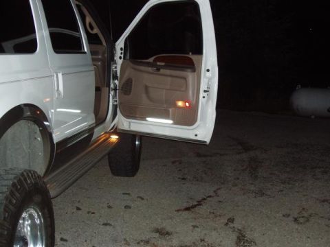 2001 Ford Excursion - This is a front at night. Should not have used the flash.