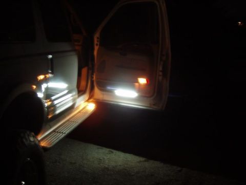 2001 Ford Excursion - This really doesn't show the true impact these lights have. It makes the factory lights look yellow. In reality the light is bright white c…