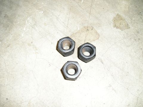 1986 Toyota Hilux - custom nuts