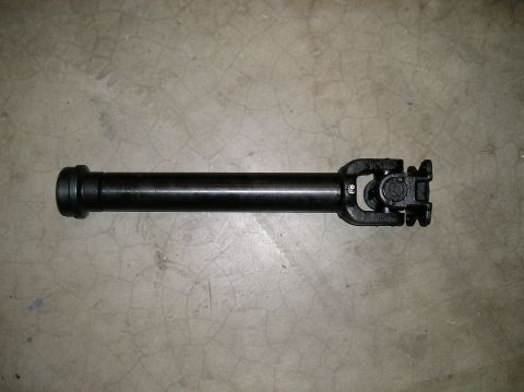 1986 Toyota Hilux - A single driveshaft is shown lying on a concrete surface, with its universal joints visible at one end.