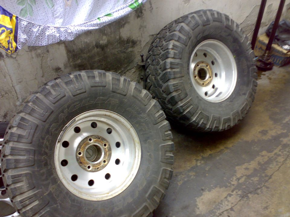 Tires Goodyears MTX 33x12.5R15