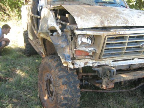 1986 Ford Bronco - This heavily damaged Ford truck appears to be from the late 1970s, not 1986.