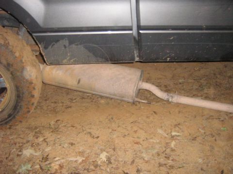 1986 Ford Bronco - The exhaust pipe is dragging on the ground next to the rear tire.
