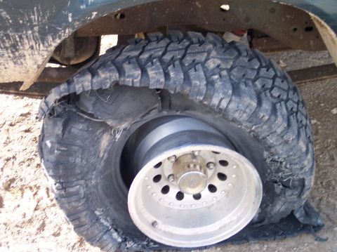 1995 Ford Bronco - This vehicle has a severely damaged tire, rendering it unusable.