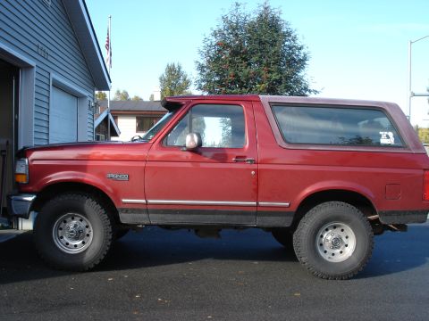 1996 Ford Bronco - 33's without the lift.