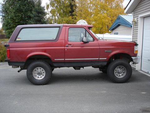1996 Ford Bronco - 4" Rough Country Lift, Superlift Rear Add A Leafs in rear. 33's