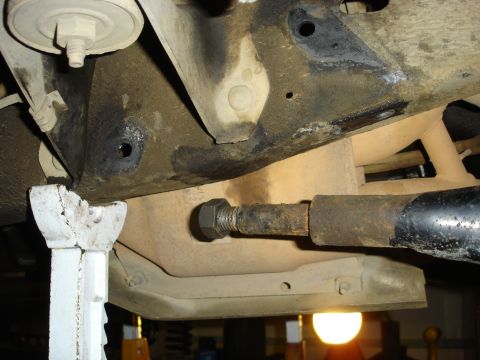 1996 Ford Bronco - another shot of the radius arm with the bracket off.