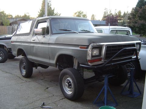 1978 Ford Bronco - Does it look more level? It dropped almost an inch.