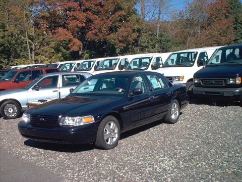 2000 Ford Crown Victoria - 2003 Crown Vic (she wants me.)